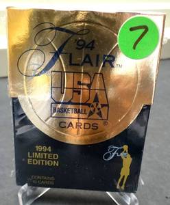 lot 7 image: Rare 1994 Flair USA Basketball packs. Dream Team II. Shaq Dreamscape Chase Card