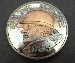 lot 16 image: RARE 1985 PETE ROSE 4192 ALL TIME HIT LEADER Round COIN 1 troy oz. .999 Fine Silver $$$