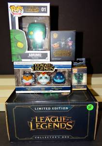 lot 38 image: 2016 Funko Pop Games League of Legends Limited Edition Collectors Box $$