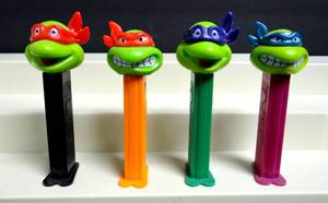lot 151 image: Lot of Vintage NINJA TURTLE Pez Dispensers