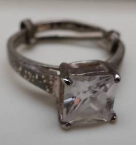 lot 184 image: BEAUTIFUL GEMSTONE .925 SILVER RING