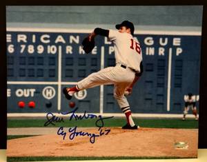 lot 185 image: DOCUMENTED AUTOGRAPH - CY YOUNG SUPERSTAR - JIM LONBORG (1967) SIGNED 8 X 10 BY NEW ENGLAND PICTURES $$$