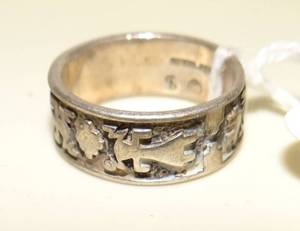 lot 228 image: VINTAGE INDIAN THEMED STERLING RING STAMPED .925