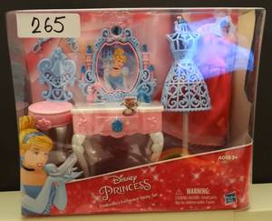 lot 265 image: Disney Princess Cinderellas Enchanted Vanity Set Doll Furniture