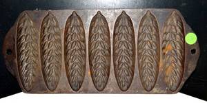 lot 270 image: VINTAGE Cast Iron Cornbread Muffin Mold Bake Pan 7 Wells Corn Cob Bread Sticks Marked E $$