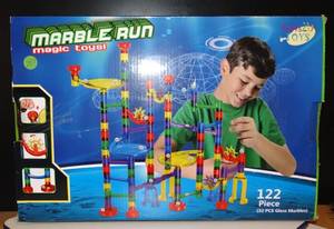 lot 297 image: MAGIC TOYS - 122 PIECE MARBLE RUN GAME - NEW IN BOX