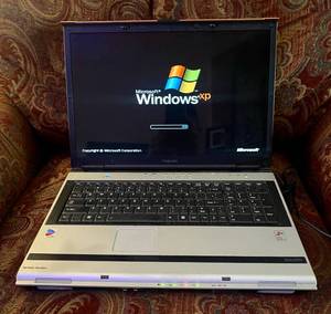 lot 14 image: Toshiba Computer