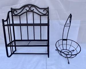 lot 33 image: Metal Shelf 24x18x8.5 Metal Fruit Bowl with Banana Hanger