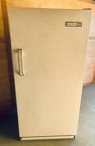 lot 60 image: Signature 2000 Upright Freezer
