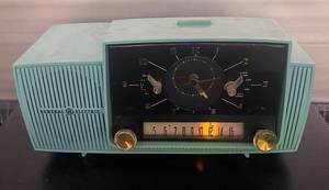 lot 30 image: Vintage 19571958 General Electric Turquoise Radio and Clock