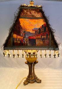 lot 41 image: Vintage Lamp