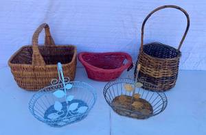 lot 61 image: 5 Baskets 2 Metal and 3 Woven Wicker