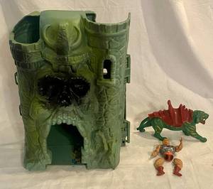 lot 72 image: Vintage Mattel 1982 HeMan Castle Grayskull, Vintage 1978 MOTU Masters of the Universe Battle Cat Figure Vintage HeMan Battle Armour Action Figure MOTU