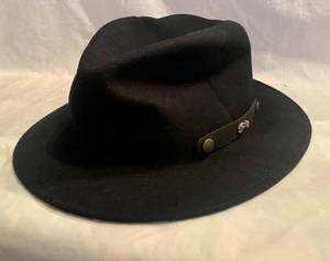 lot 123 image: Packer Hat by Bailey of Hollywood 100% LiteFelt Brim 2 38 Made in USA