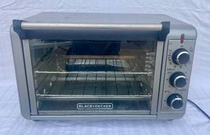 lot 128 image: Black & Decker Crisp n Bake Air Fry Toaster Oven