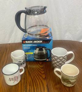 lot 142 image: Black & Decker Replacement Carafe and 4 Coffee Mugs