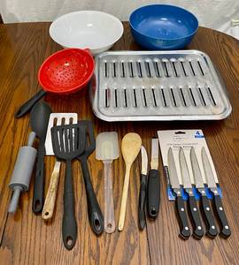 lot 144 image: Several Kitchen Items