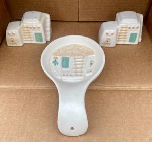 lot 22 image: Native American Art Salt and Pepper Shakers and Spoon Rest