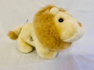lot 180 image: Musical Wind Up Plush Lion Plays You Are My Sunshine