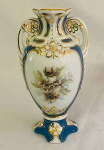 lot 186 image: Vintage Royal Dux Bohemia Porcelain Blue Floral wgold trim Czechosolovakia