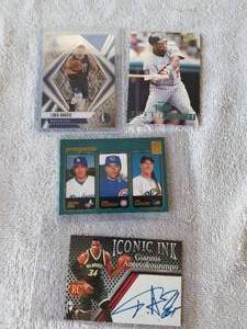 lot 126 image: Selection of baseball and basketball cards