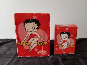 lot 64 image: Selection of Betty Boop collectibles