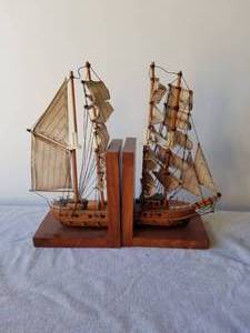 lot 73 image: Boat Themed bookends