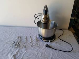 lot 143 image: Hamilton Beach Mixer