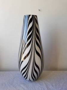 lot 146 image: Black and White  15 inch tall vase