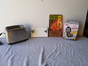 lot 155 image: Selection of Kitchen items