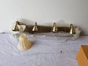 lot 321 image: Light fixture - wall mount