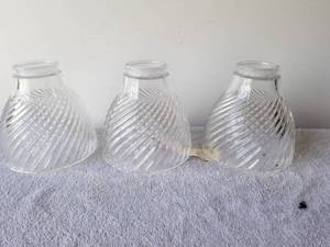lot 332 image: Set of 3 light fixture globes