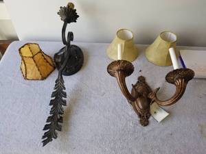 lot 317 image: Set of 2 different wall mounted light fixtures