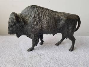 lot 171 image: Cast iron Buffalo - solid, very heavy