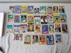 lot 174 image: Selection of Baseball cards