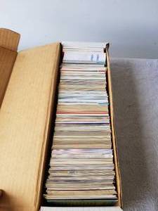 lot 176 image: Generous amount of baseball cards