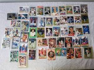 lot 178 image: Generous selection of baseball cards