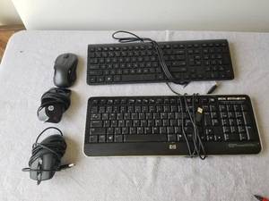 lot 186 image: Selection of HP keyboards and 3 computer mouse controls