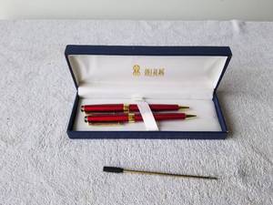 lot 194 image: Set of Bill Blass pens in case