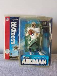 lot 107 image: Dallas Cowboys - Troy Aikman action figure - unopened