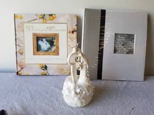 lot 101 image: Selection of wedding items