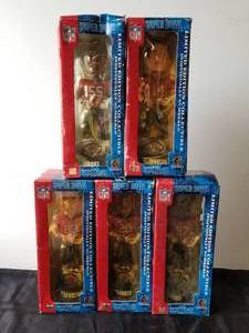 lot 228 image: Tampa Bay Buccaneers figures - Total of 5