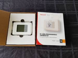lot 239 image: Honeywell T2 Thermostat