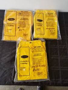 lot 251 image: Selection of 3 Durawear protective clothing - raincoats