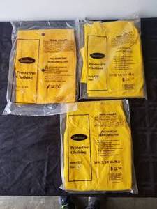 lot 260 image: Selection of 3 Durawear protective clothing - raincoats
