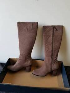 lot 275 image: Cole Haan womens boots