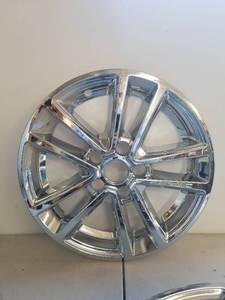 lot 297 image: Set of 4 - 16 inch hub caps