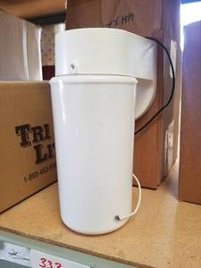 lot 301 image: Wall mounted light fixture - Total of 3 - white