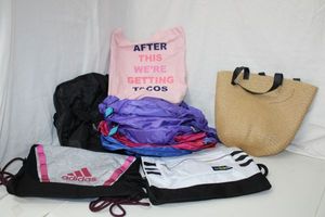 lot 38 image: Small Shopping or Gym bags - look unused