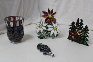 lot 43 image: Stained Glass Candle Holders Decorations
